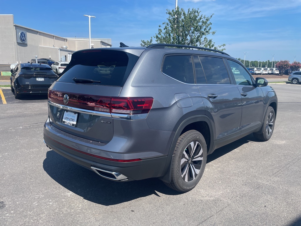 2025 Volkswagen Atlas SE photo 3