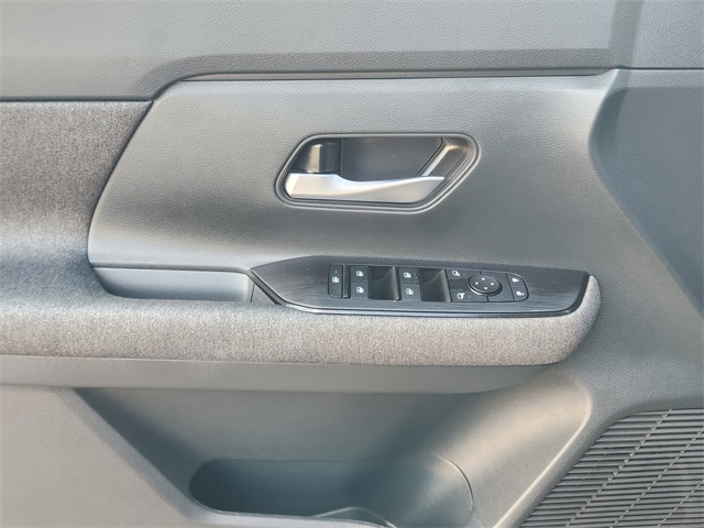 2025 Nissan Kicks SV photo 4