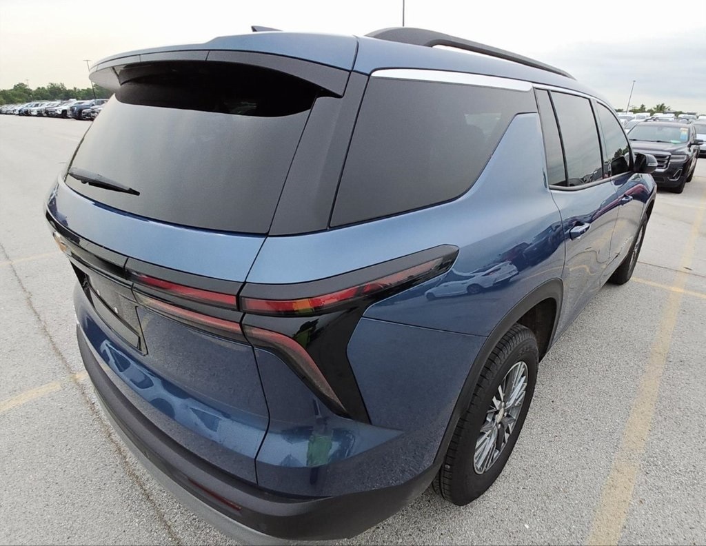 2025 Chevrolet Traverse photo 4