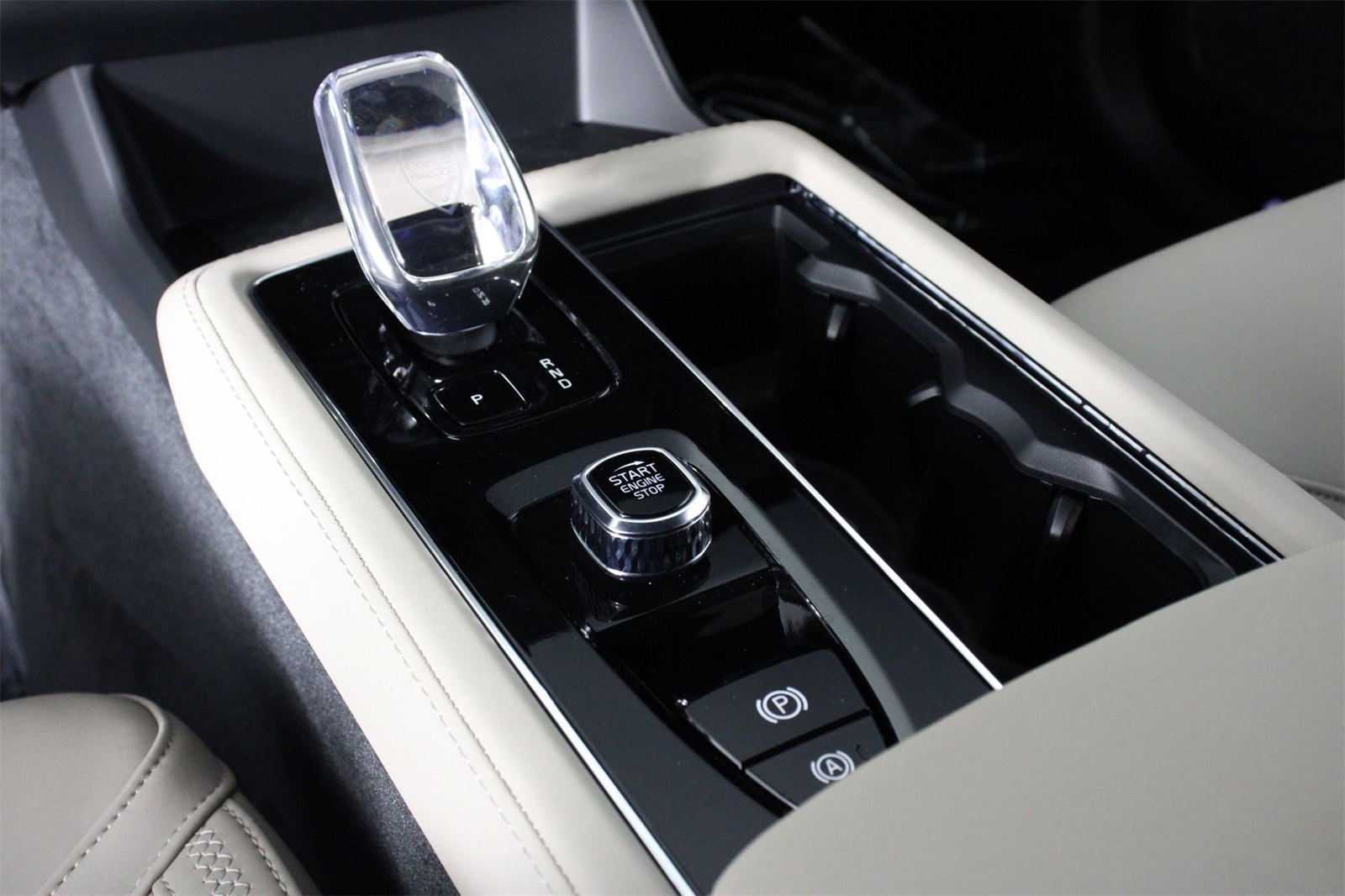 2026 Volvo XC90 Plus photo 7