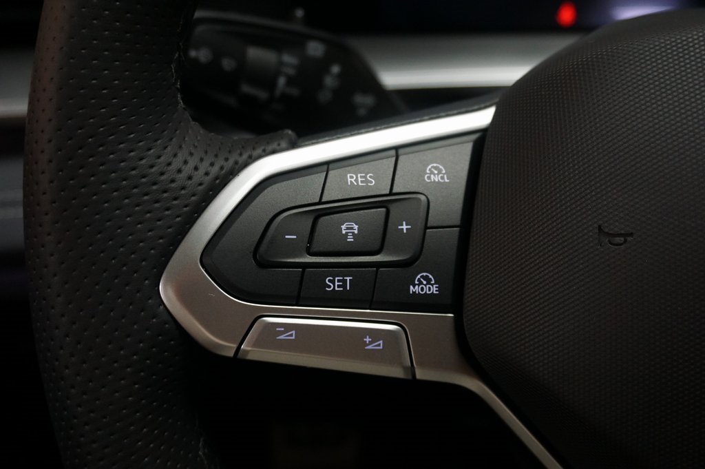 2025 Volkswagen Tiguan SE R-Line Black photo 18