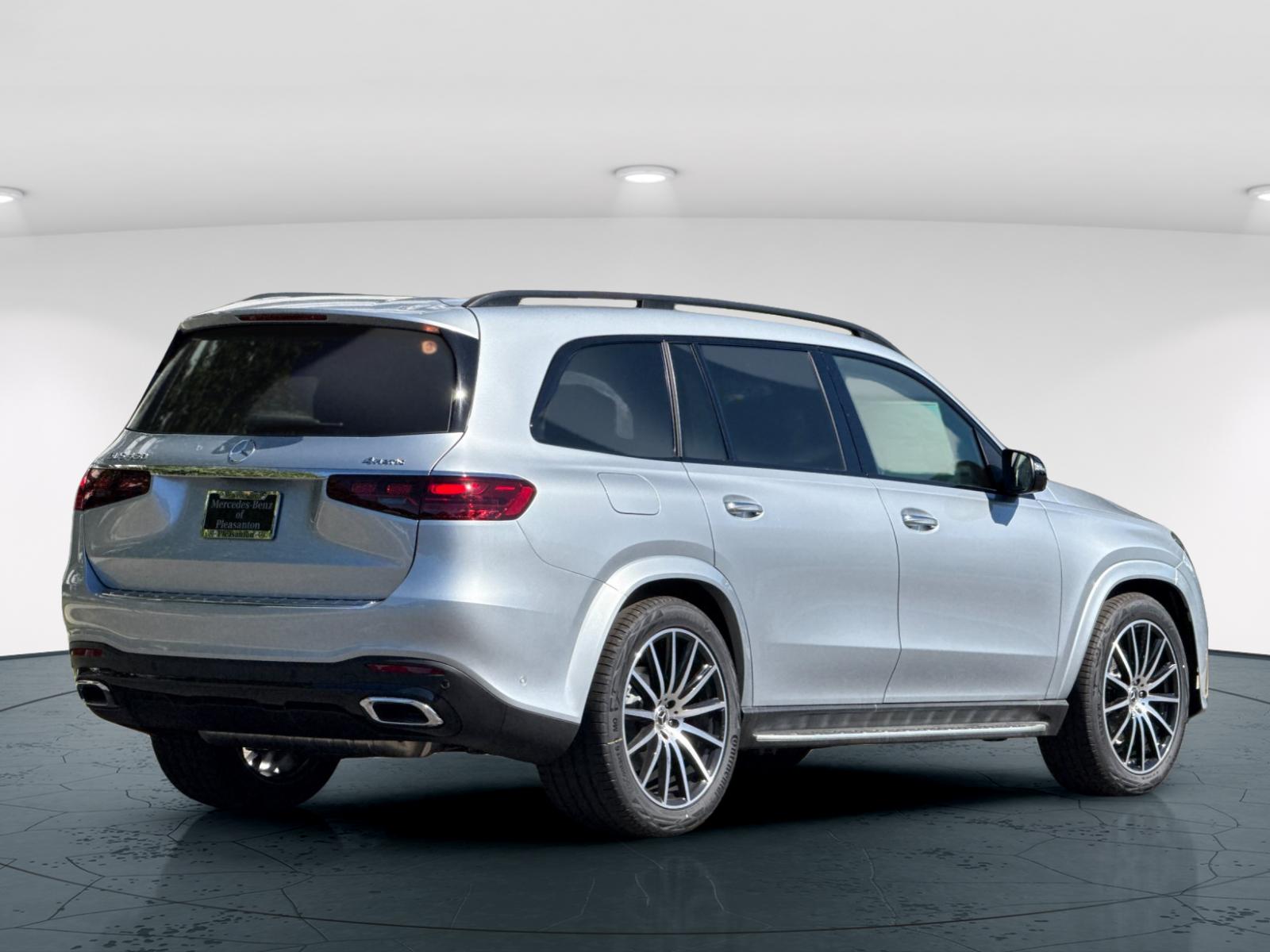 2026 Mercedes Benz GLS 450 4MATIC photo 6
