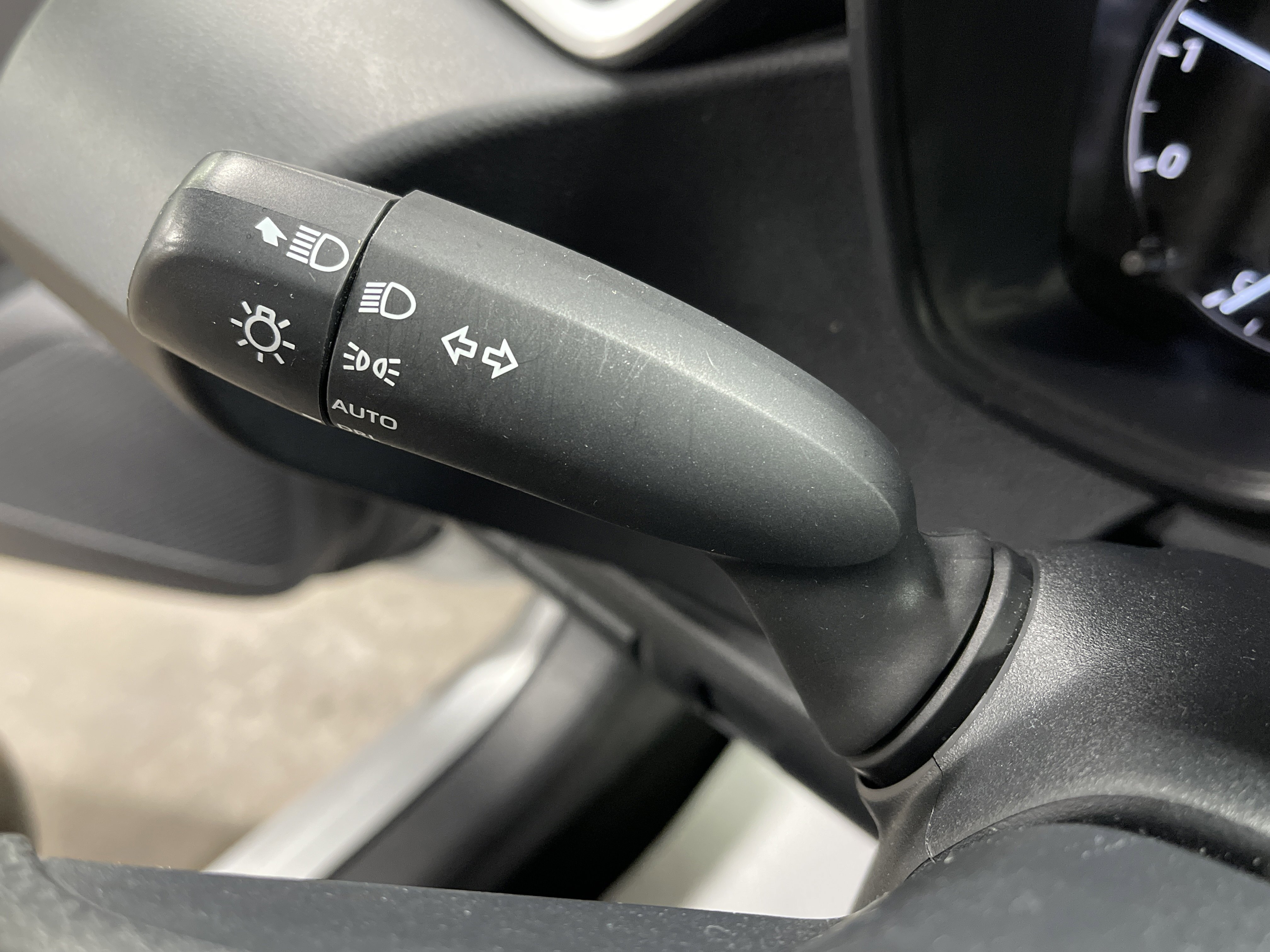 2023 Toyota Corolla LE photo 2