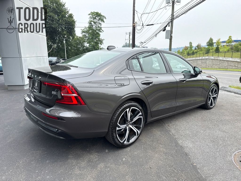 2025 Volvo S60 B5 AWD Core photo 5