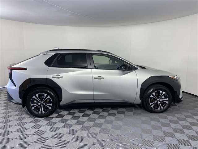 2025 Toyota bZ4X XLE photo 9