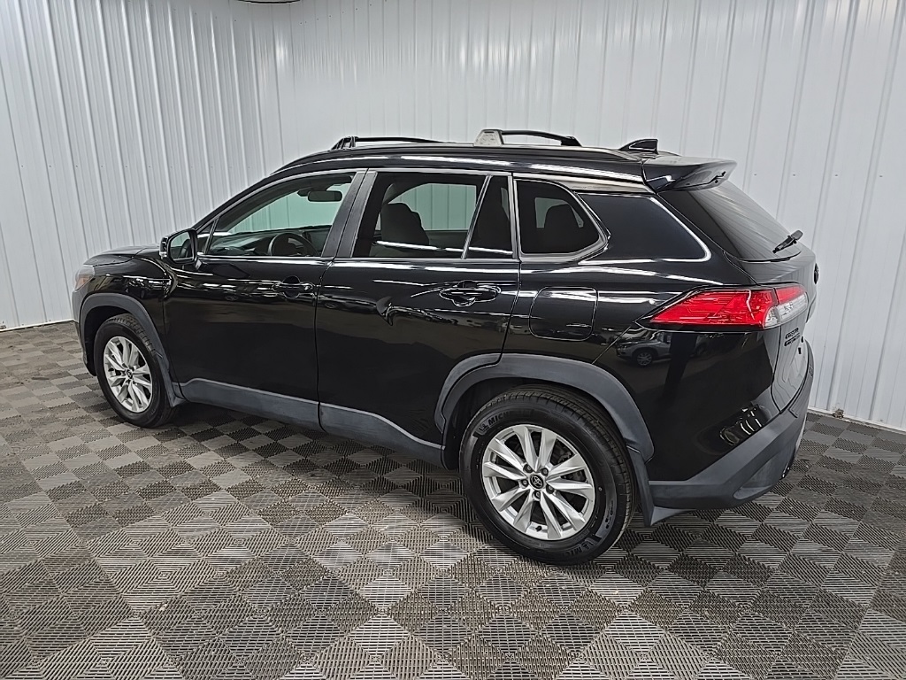 2022 Toyota Corolla Cross LE photo 4