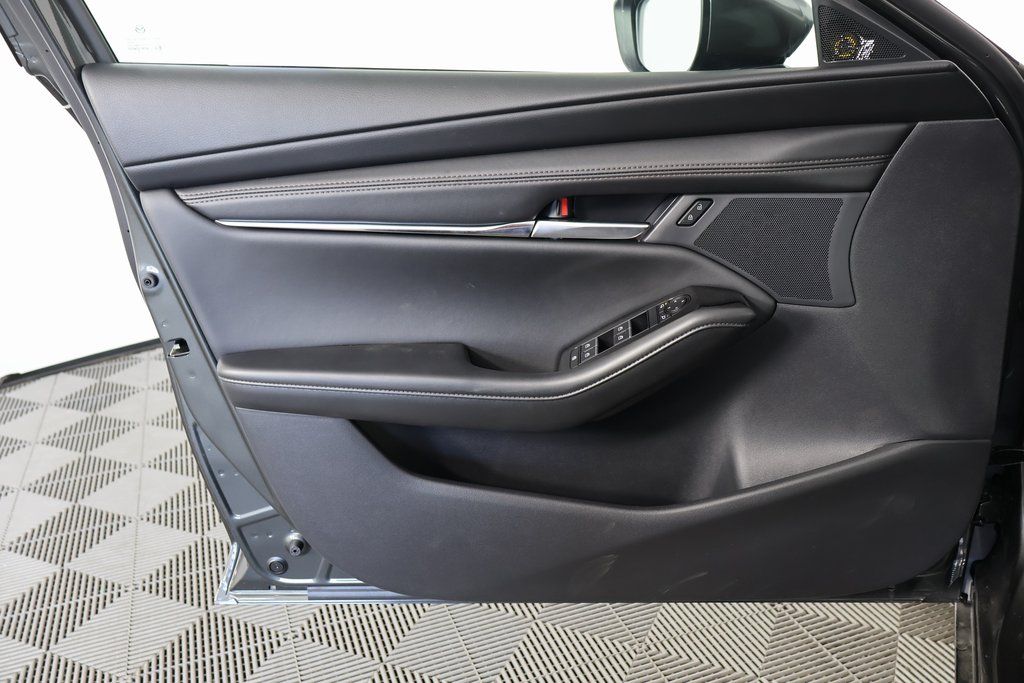 2025 Mazda Mazda3 2.5 s Preferred photo 7