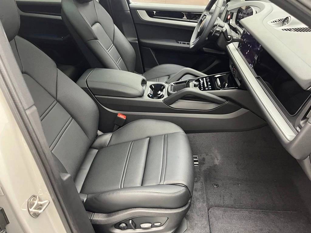 2026 Porsche Cayenne Coupe photo 26