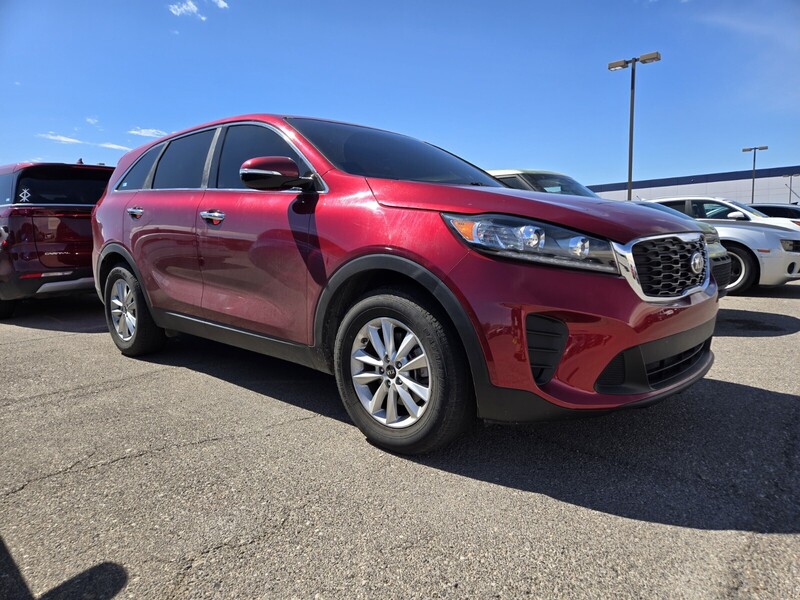 2020 Kia Sorento LX photo 2