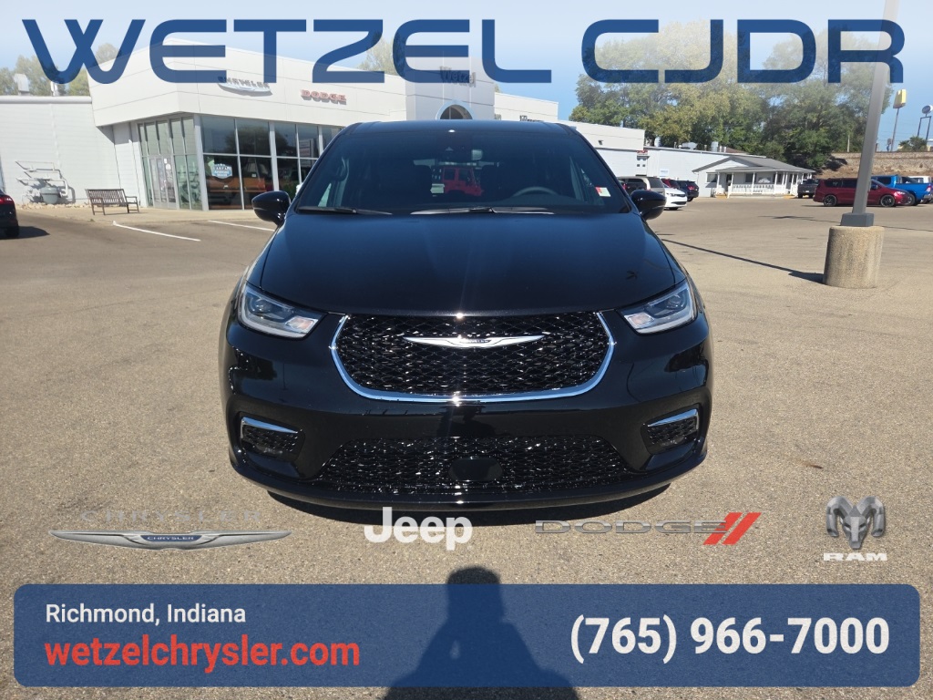 2026 Chrysler Pacifica photo 2
