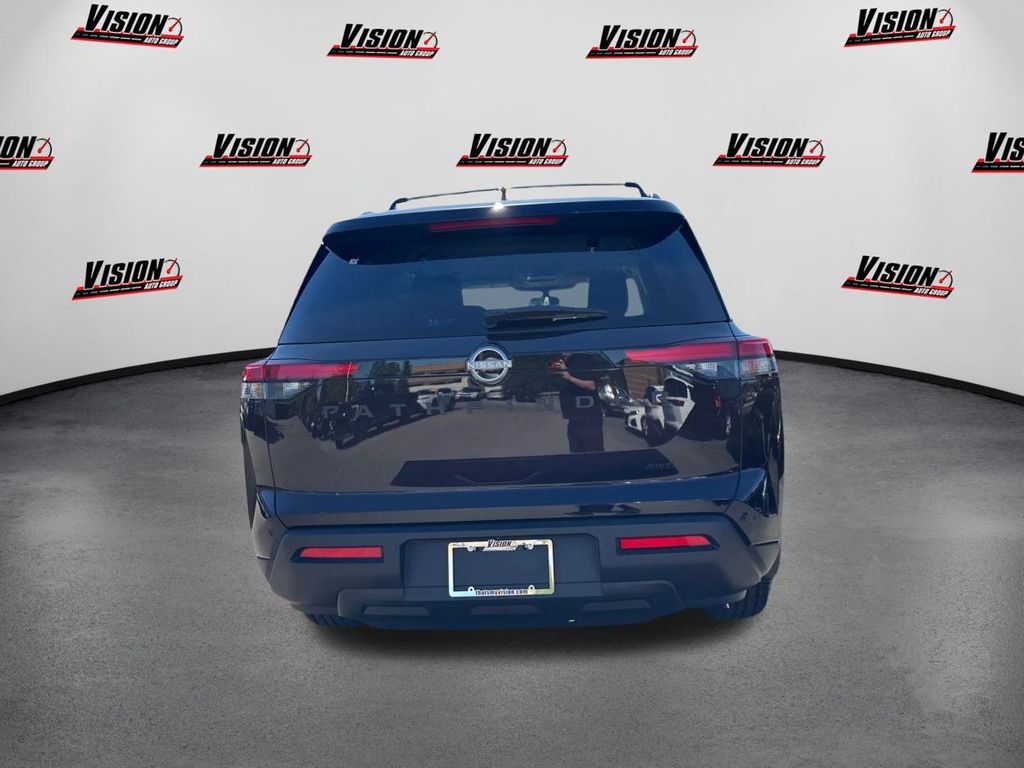 2025 Nissan Pathfinder SV photo 6