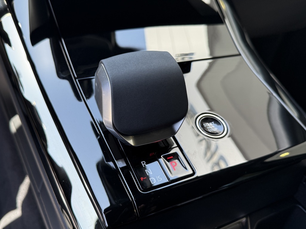 2025 Land Rover Range Rover Sport SE photo 17