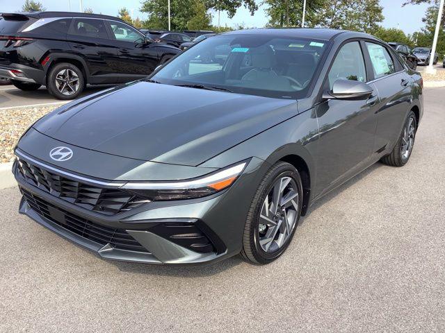 2025 Hyundai Elantra Limited's photo