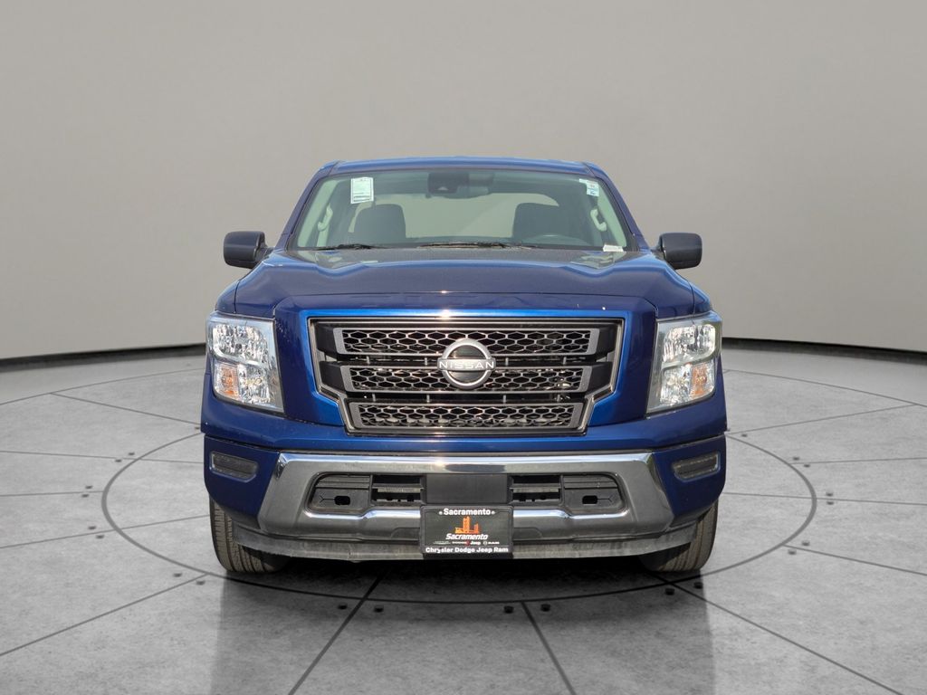 2023 Nissan Titan SV photo 2