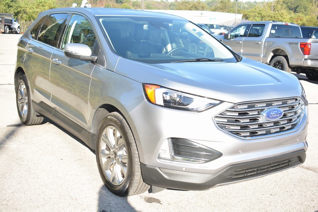 2024 Ford Edge Titanium photo 4