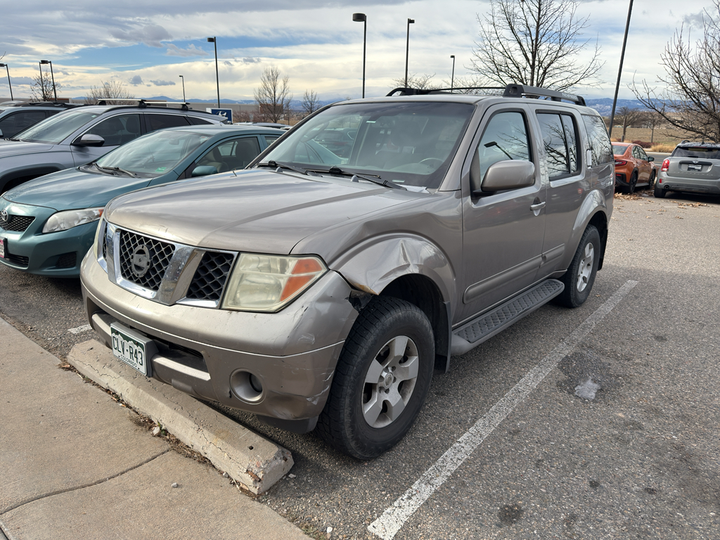 2006 Nissan Pathfinder SE's photo