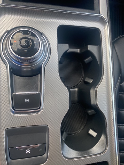 2022 Ford Edge SEL photo 29