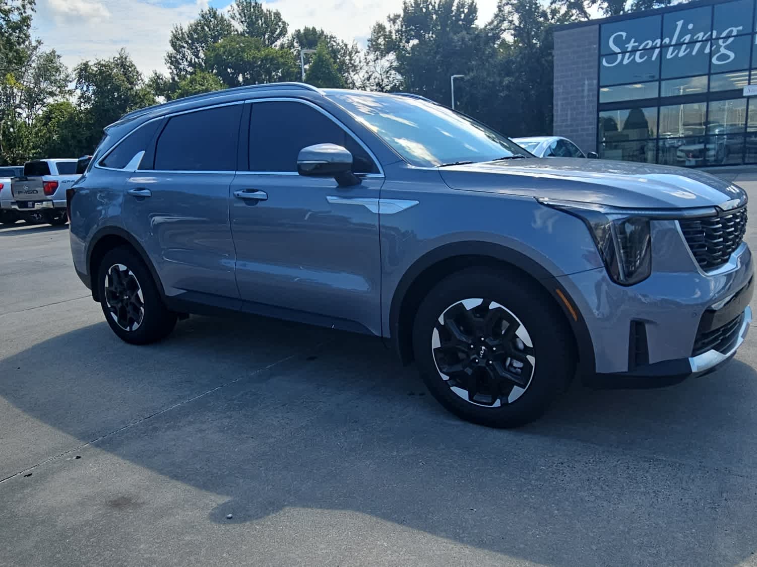 2025 Kia Sorento S photo 2