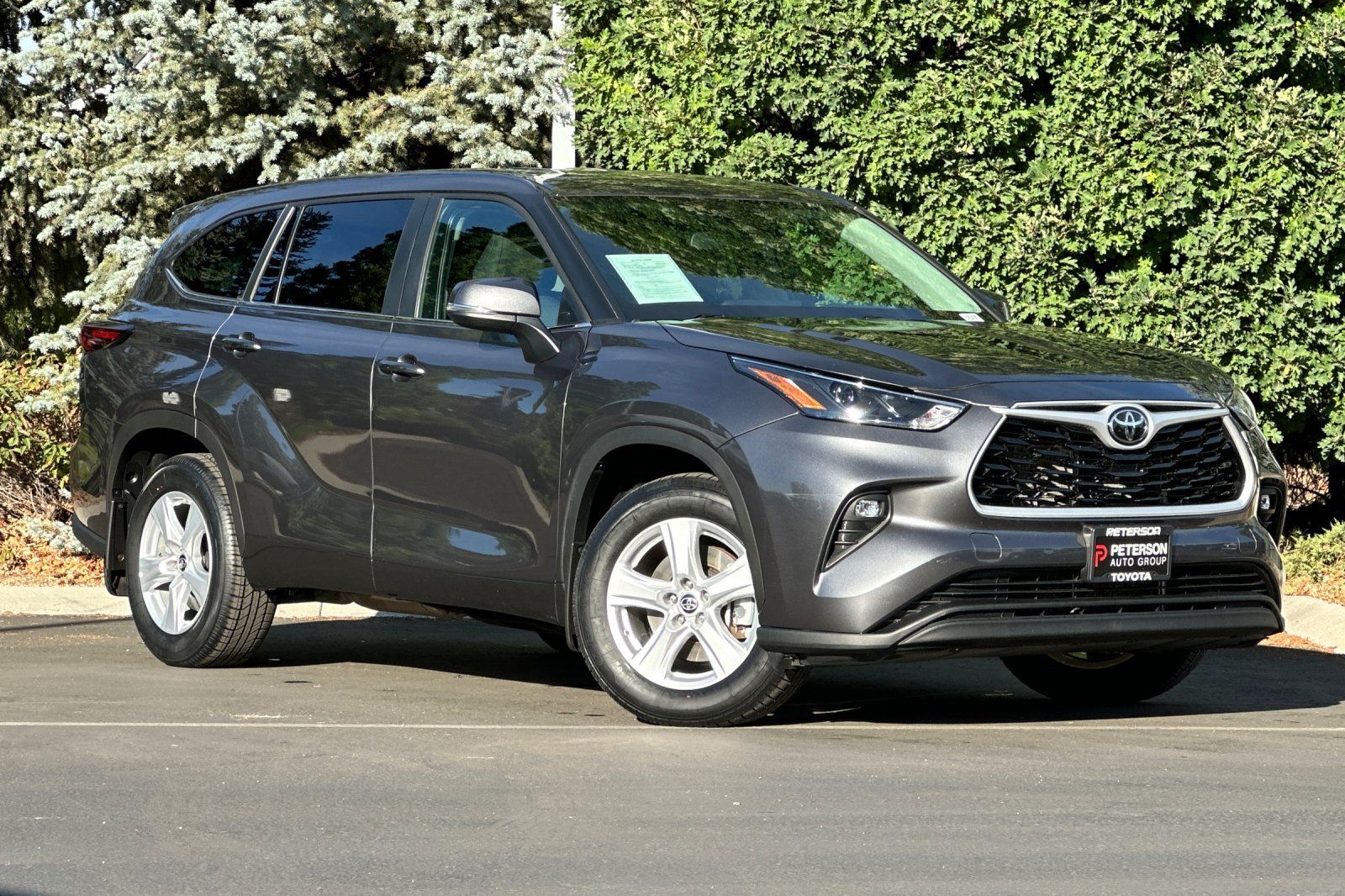 2024 Toyota Highlander LE photo 2