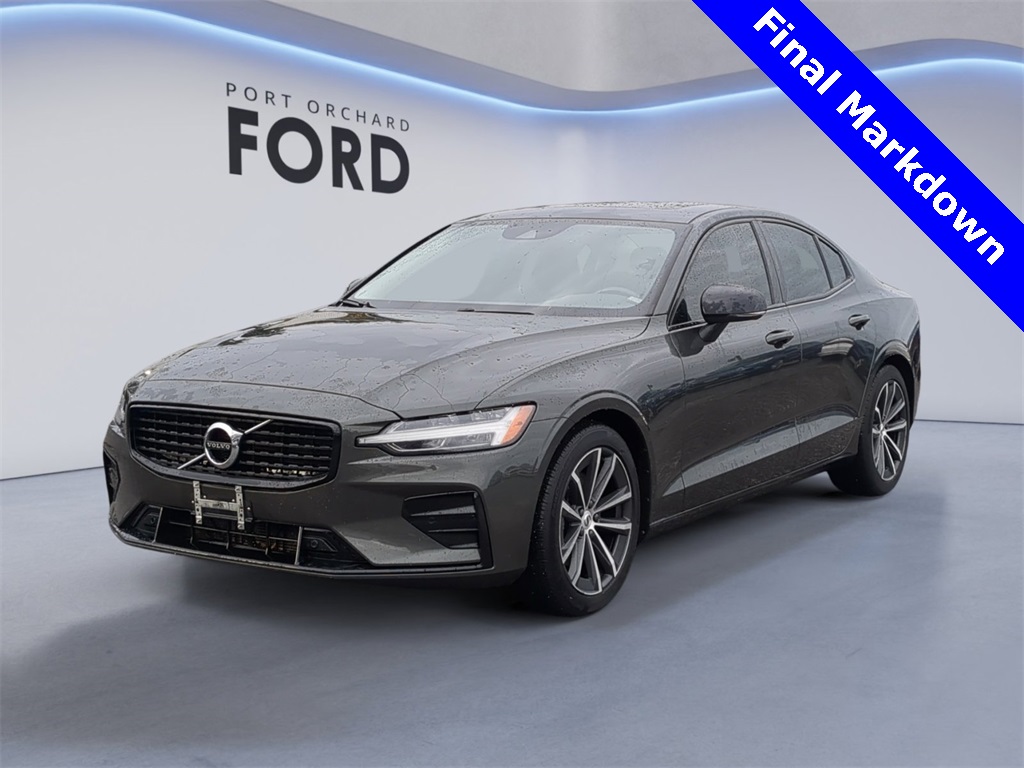 2022 Volvo S60 Momentum