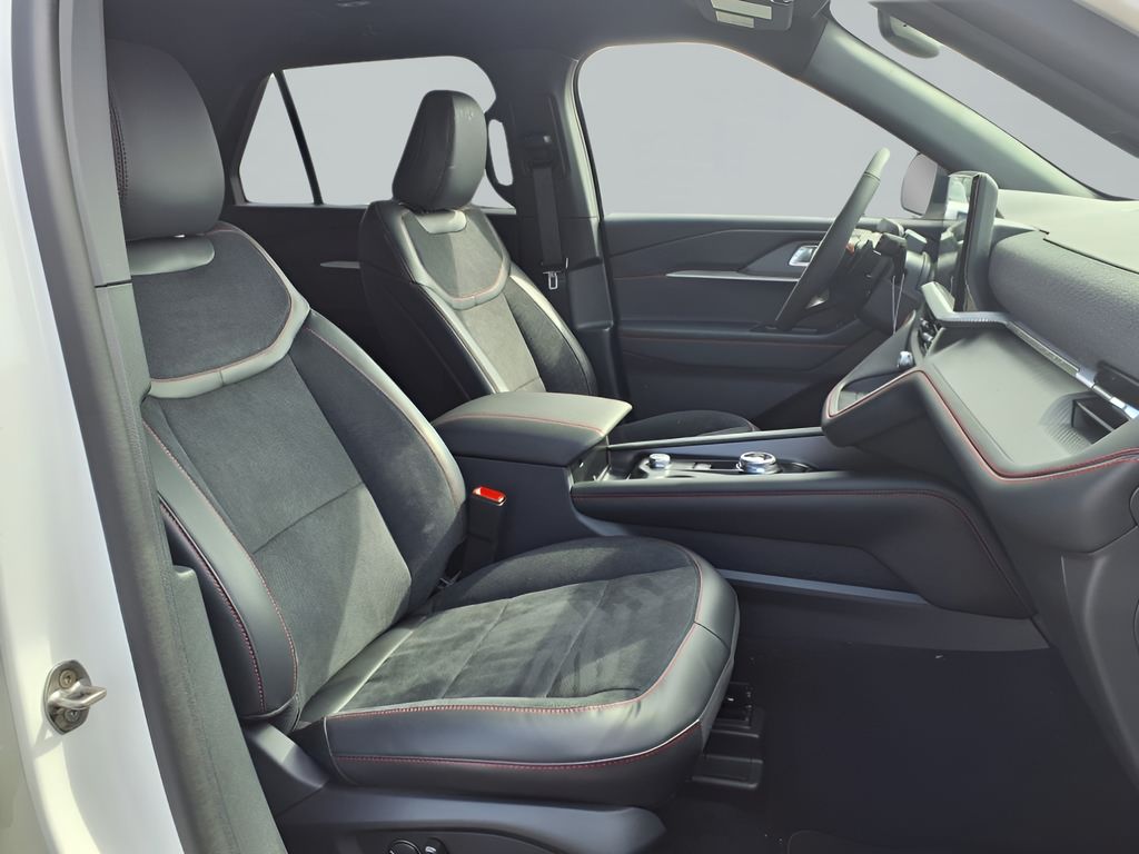 2025 Ford Explorer ST photo 11