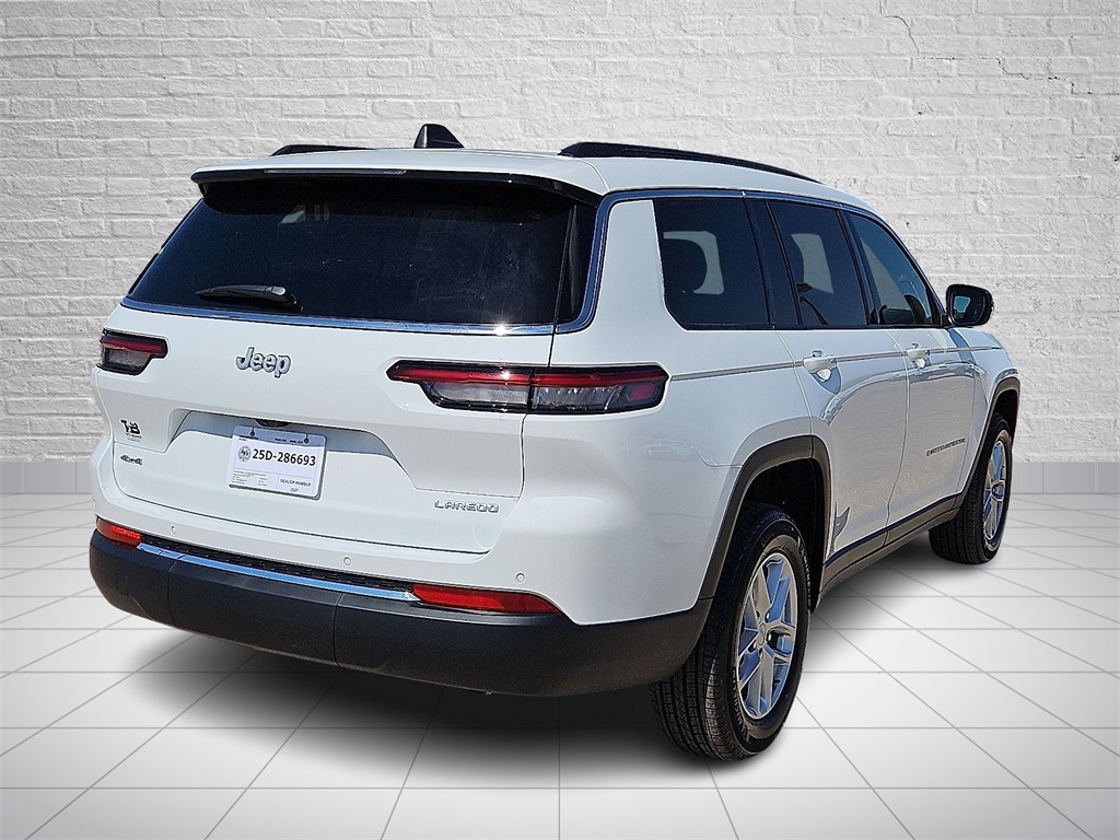 2025 Jeep Grand Cherokee Laredo photo 4