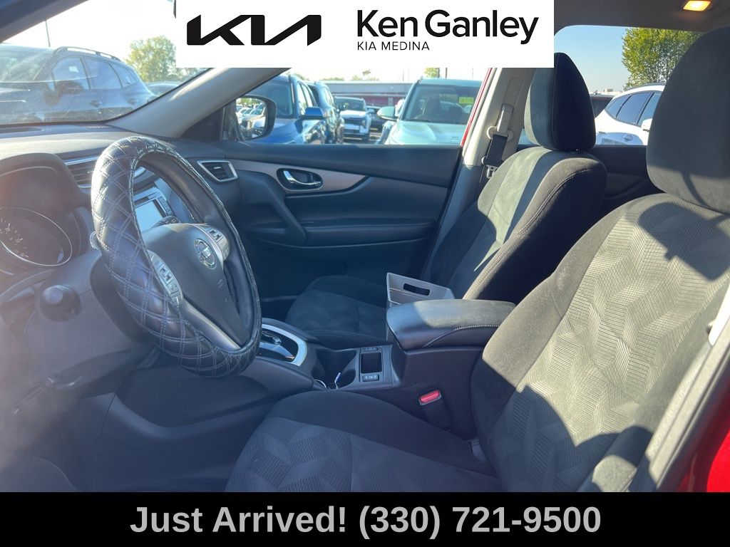 2016 Nissan Rogue SV photo 10