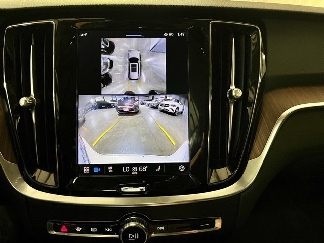2024 Volvo V60 Cross Country B5 Plus photo 13