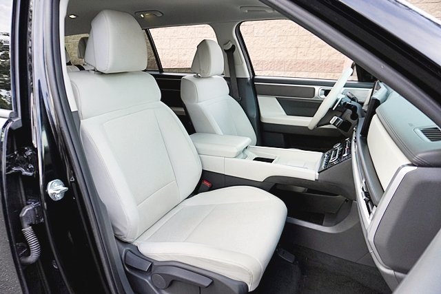 Used 2025 Black Hyundai SE image 11