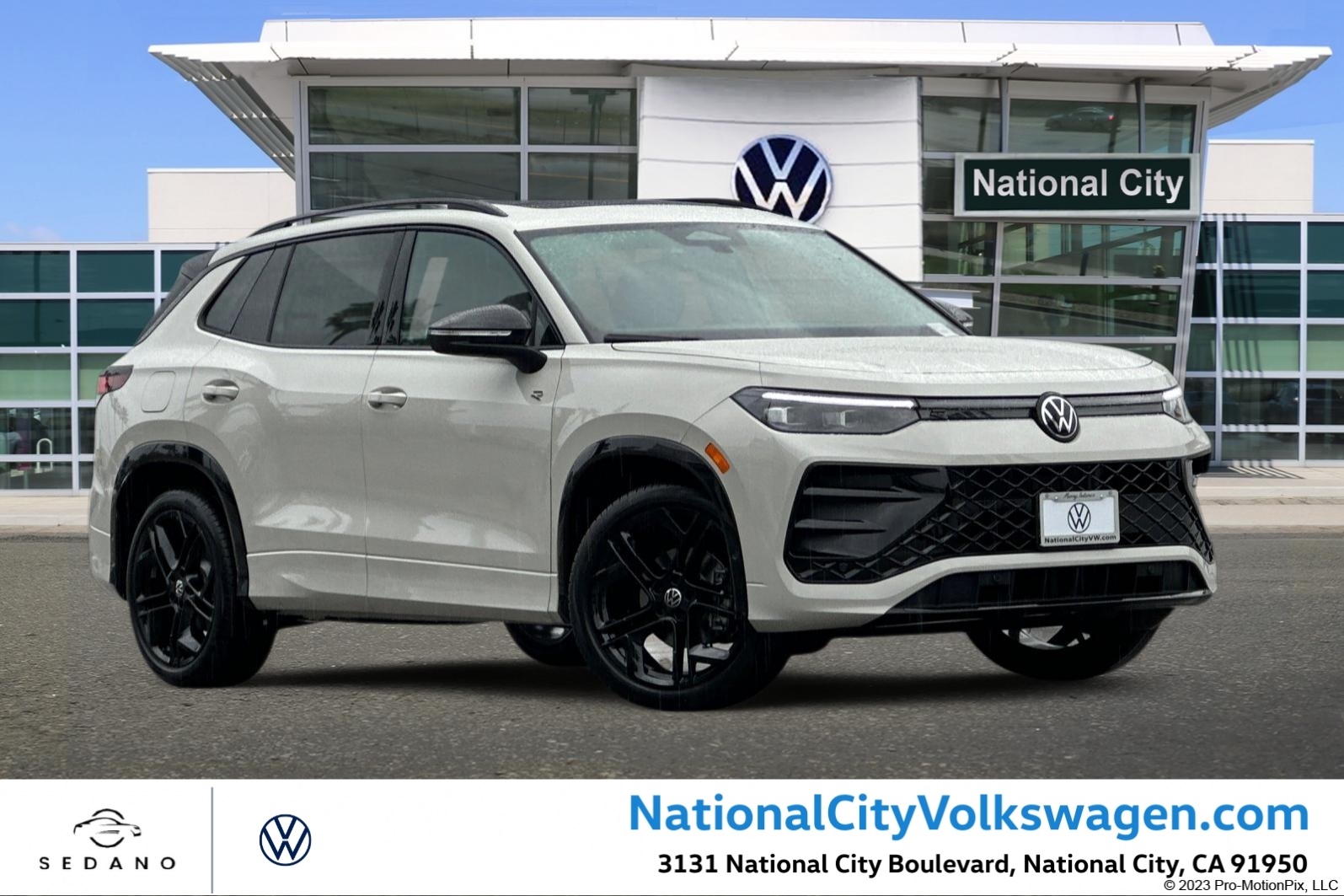 2026 Volkswagen Tiguan SE R-LINE BLACK's photo