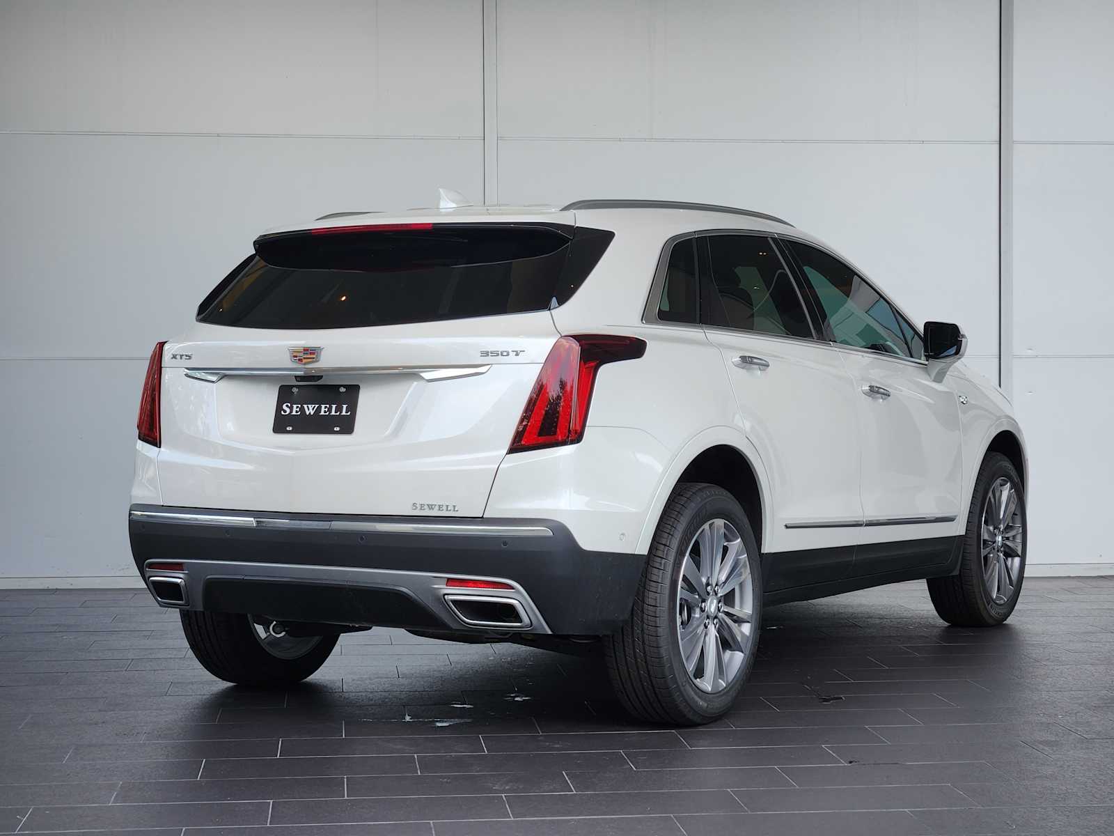 2025 Cadillac XT5 Premium Luxury photo 3