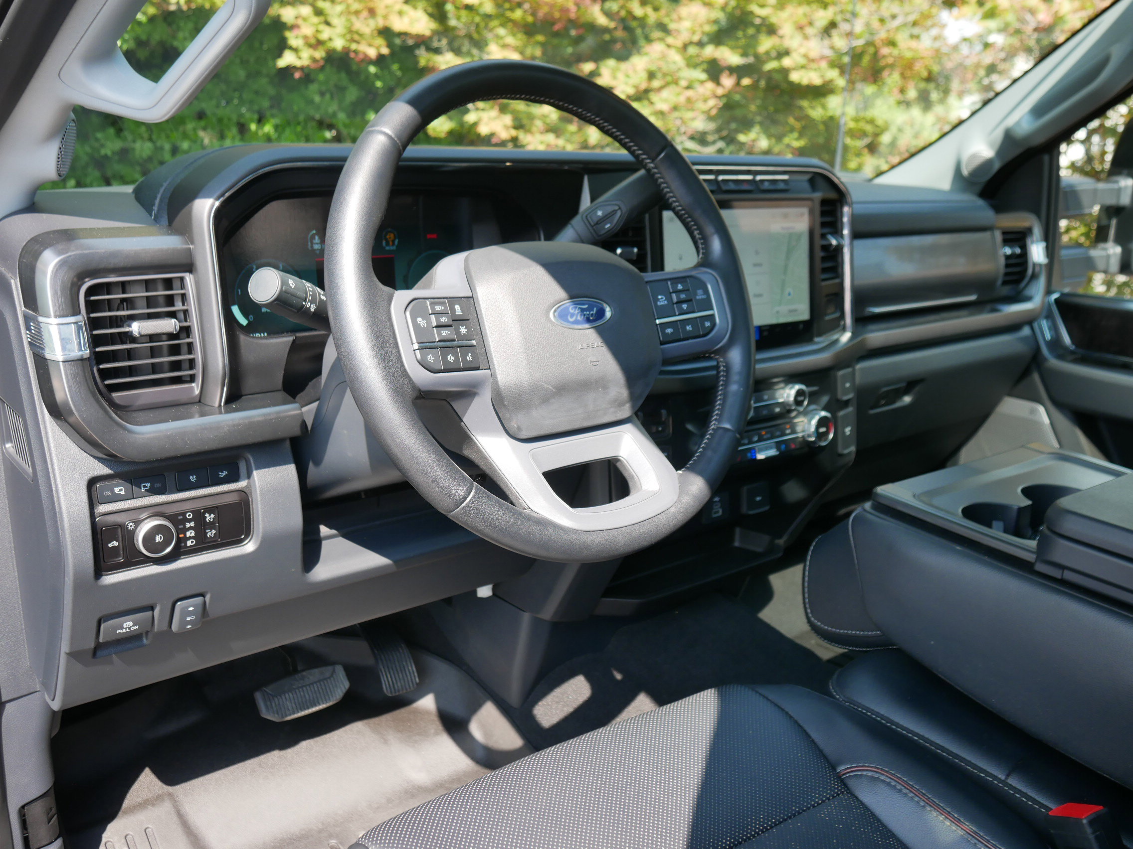 2023 Ford F-350 Lariat photo 3