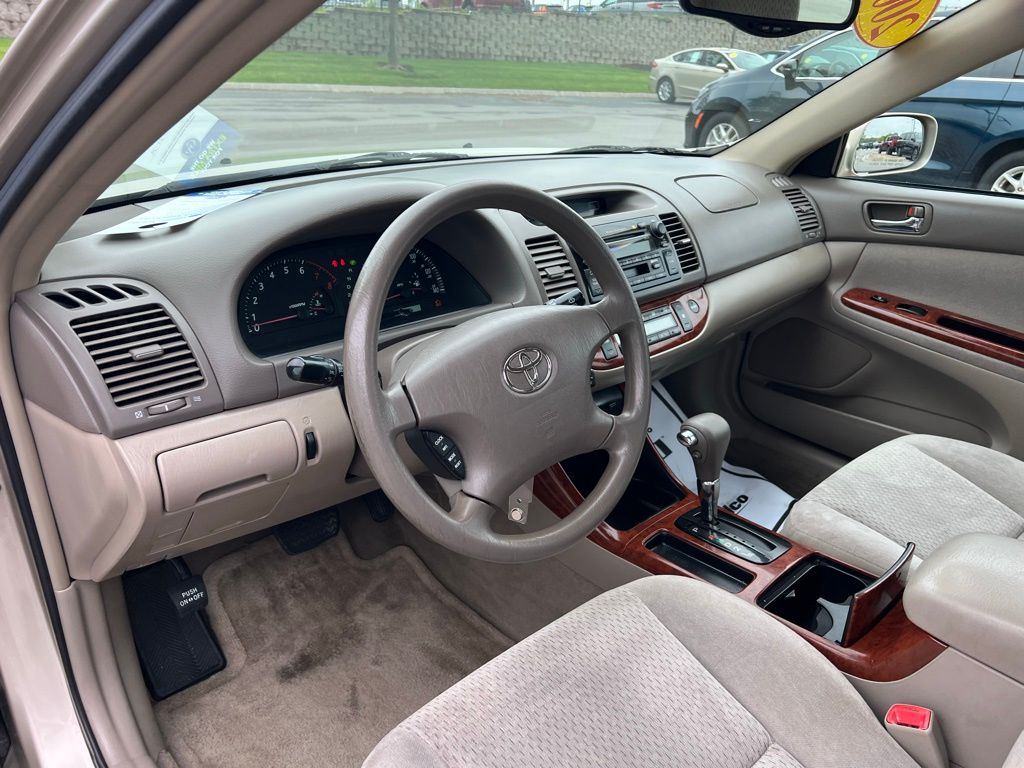 2004 Toyota Camry LE photo 15