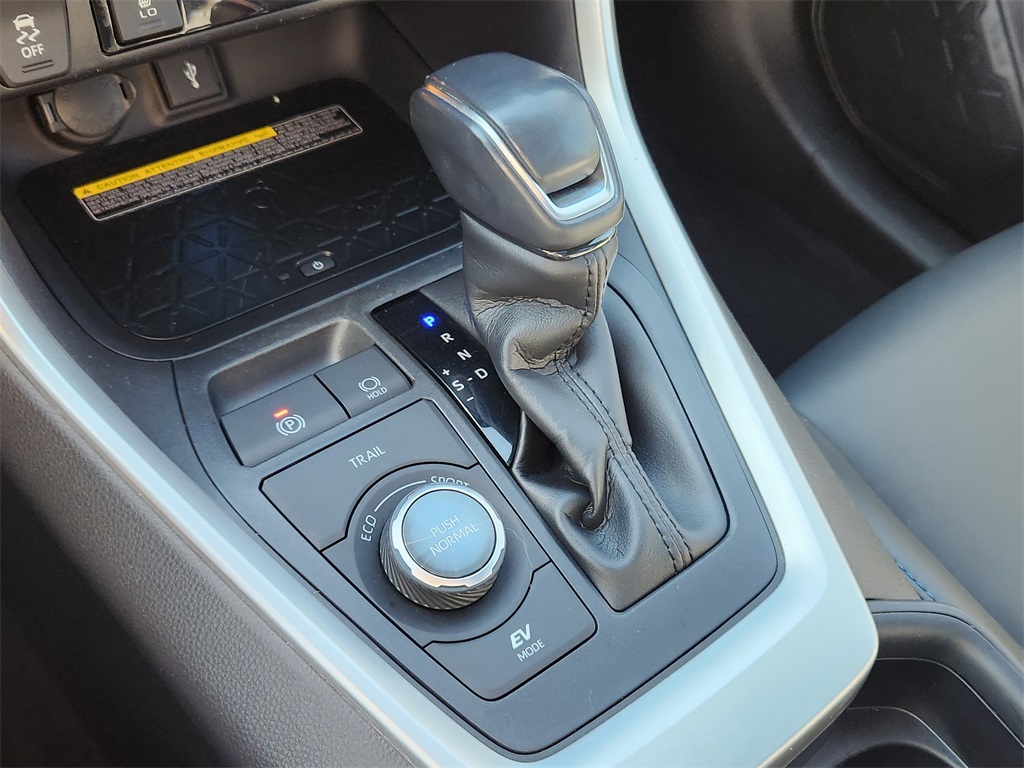 2020 Toyota RAV4 Hybrid XSE photo 28