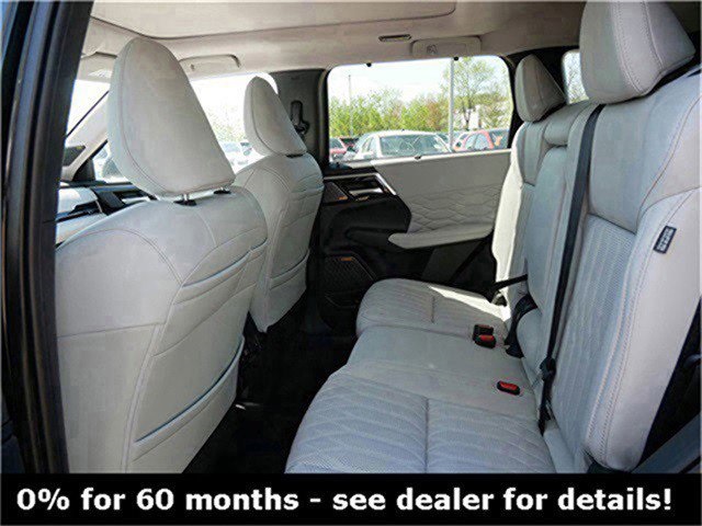 2025 Mitsubishi Outlander Platinum photo 4