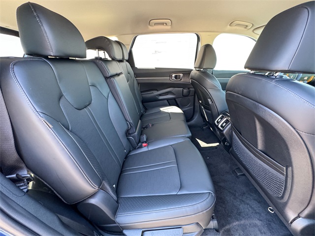 2025 Kia Sorento S photo 17