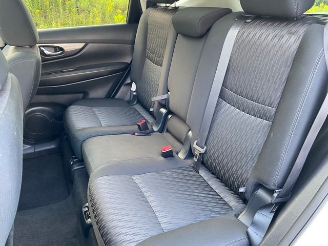 2018 Nissan Rogue SV photo 21