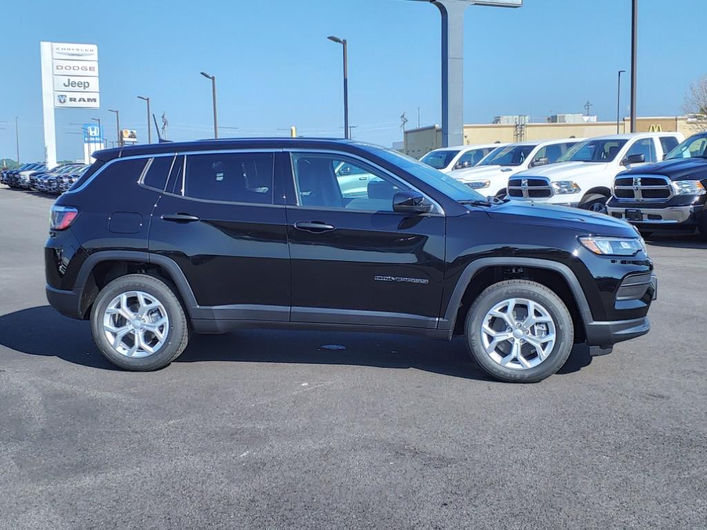 2024 Jeep Compass Sport photo 2