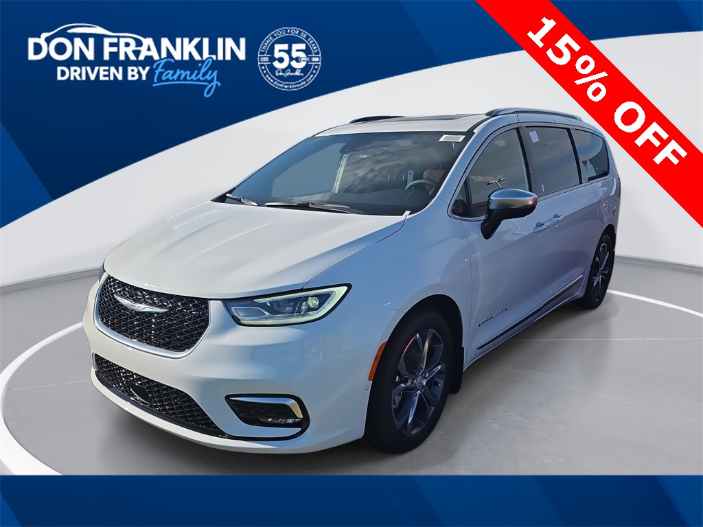 2026 Chrysler Pacifica Pinnacle's photo