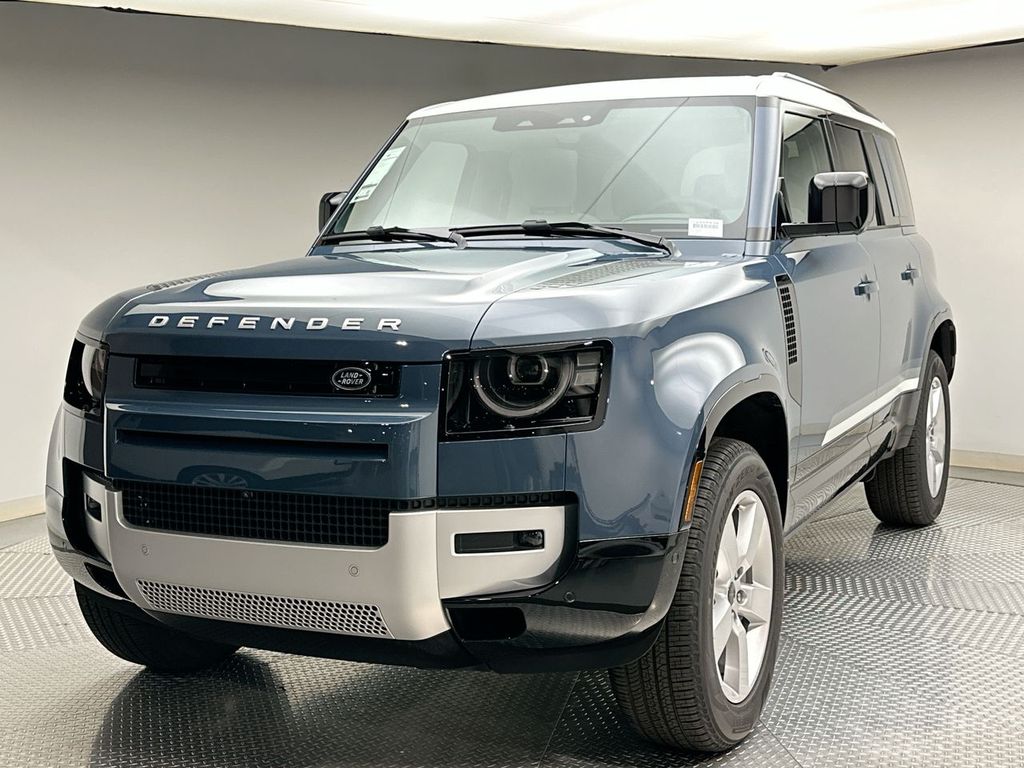 2026 Land Rover Defender S's photo