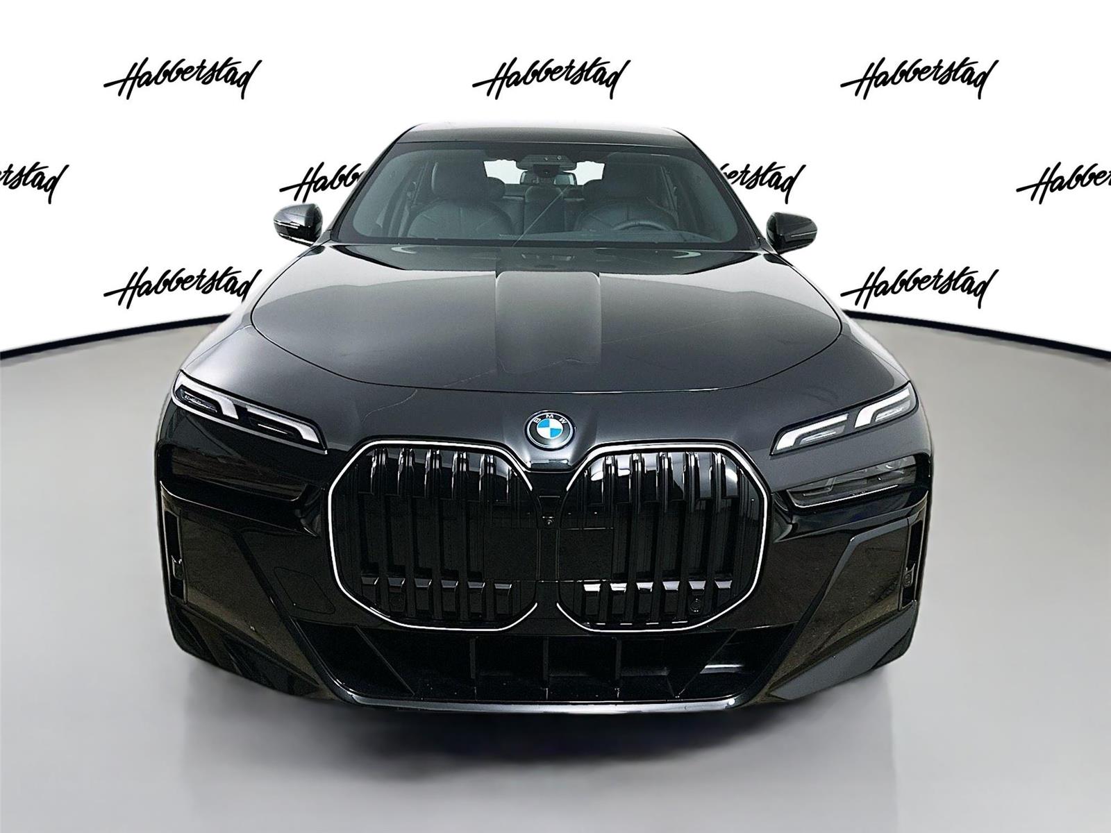 2026 Bmw 750e photo 2