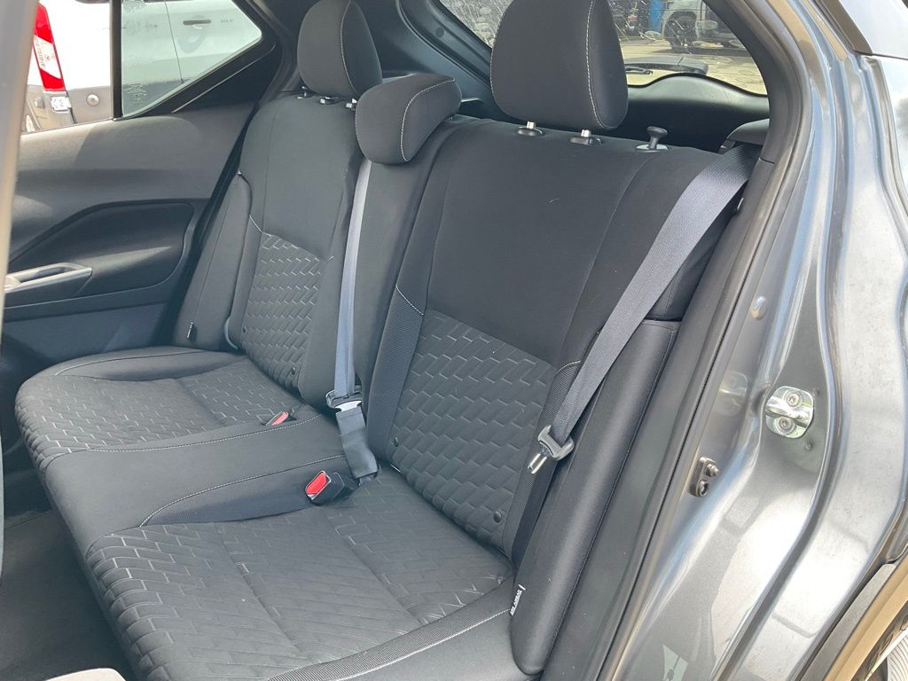 2021 Nissan Kicks S photo 18