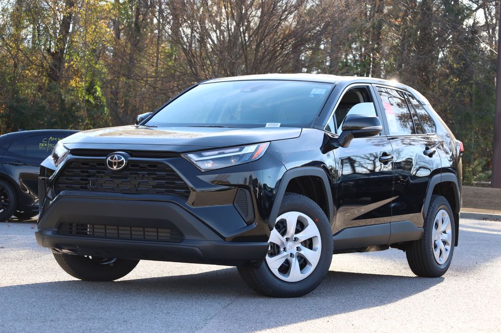 2025 Toyota RAV4 LE's photo