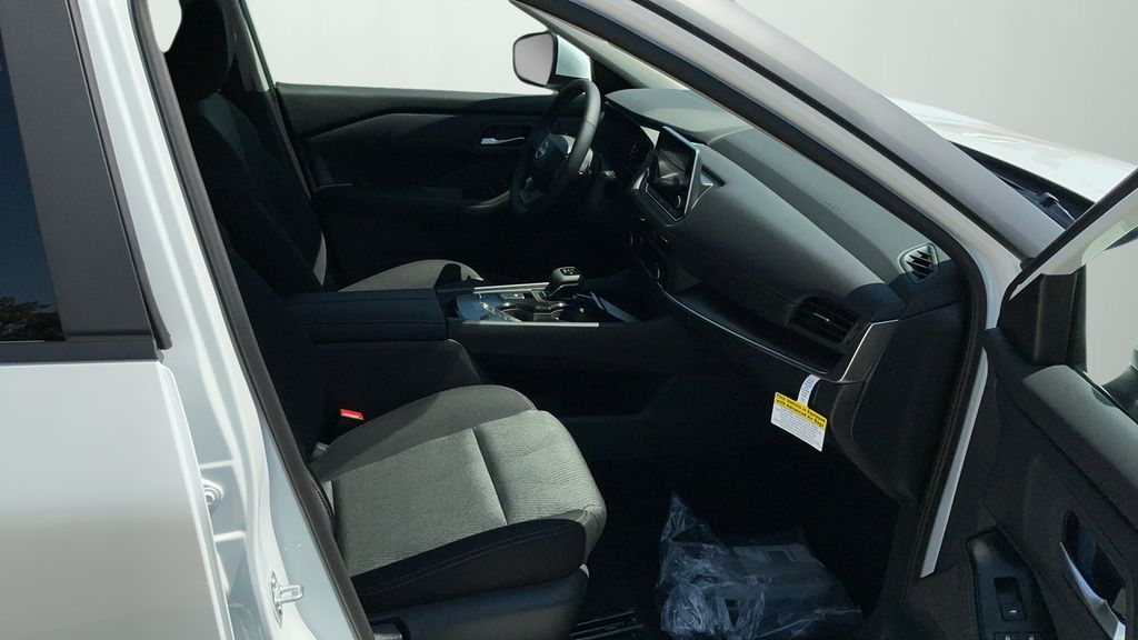 2026 Nissan Rogue SV photo 16