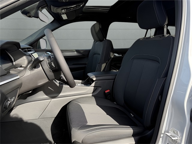 2025 Jeep Grand Cherokee Laredo X photo 13