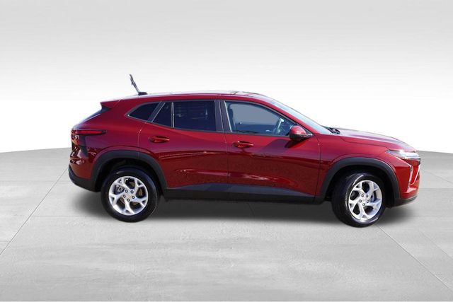 2024 Chevrolet Trax LS photo 3