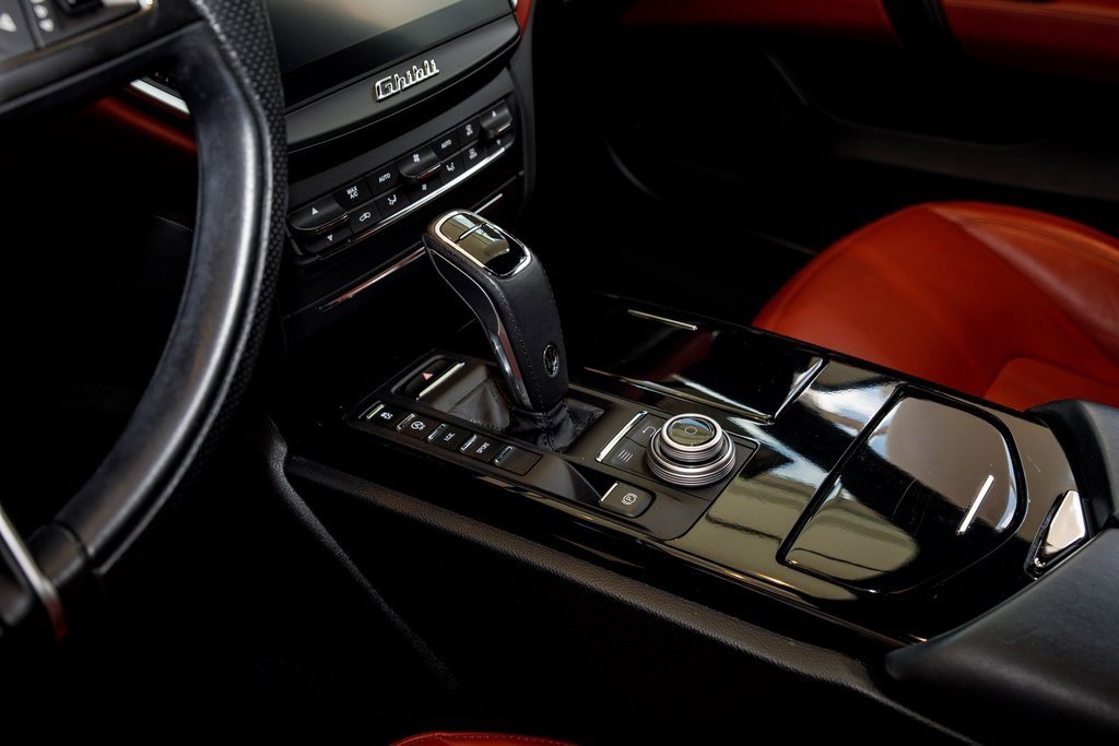 2020 Maserati Ghibli photo 11