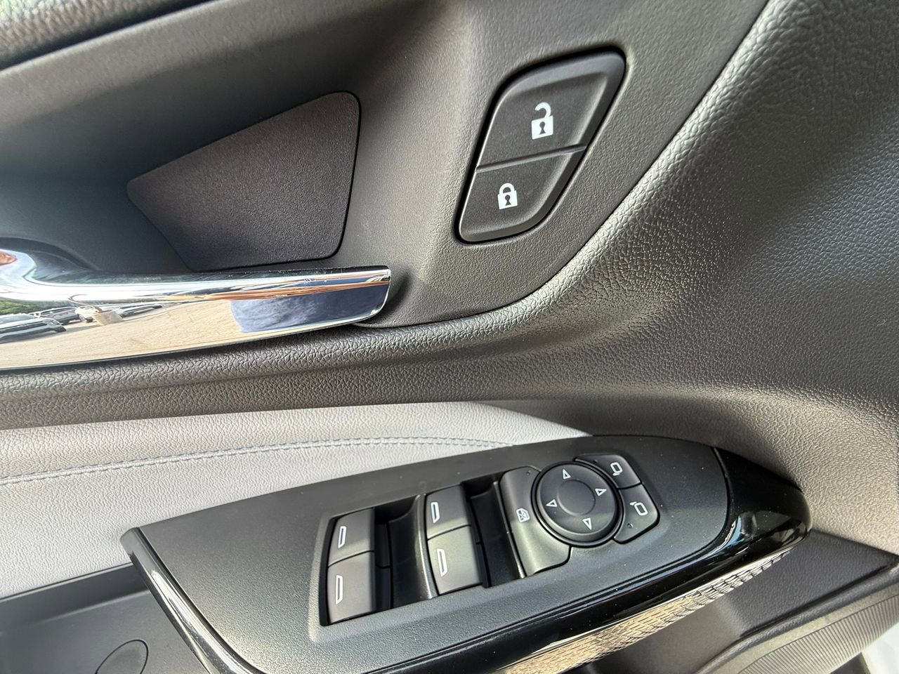 2025 Chevrolet Trax LT photo 13