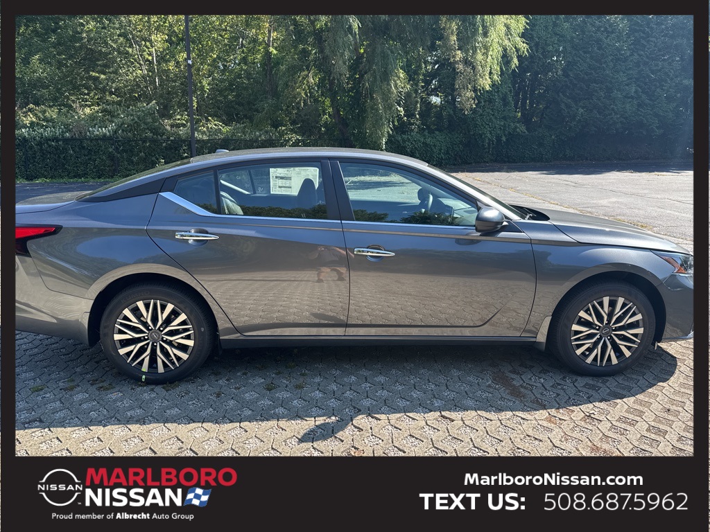 2025 Nissan Altima SV photo 8