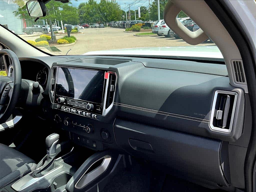 2025 Nissan Frontier SV photo 13